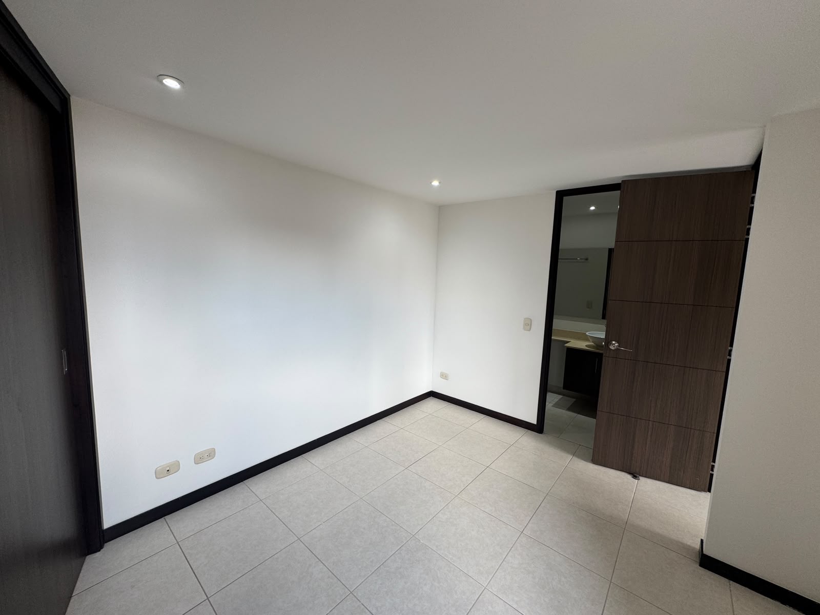 Apartamento para arriendo loma de san José parte baja