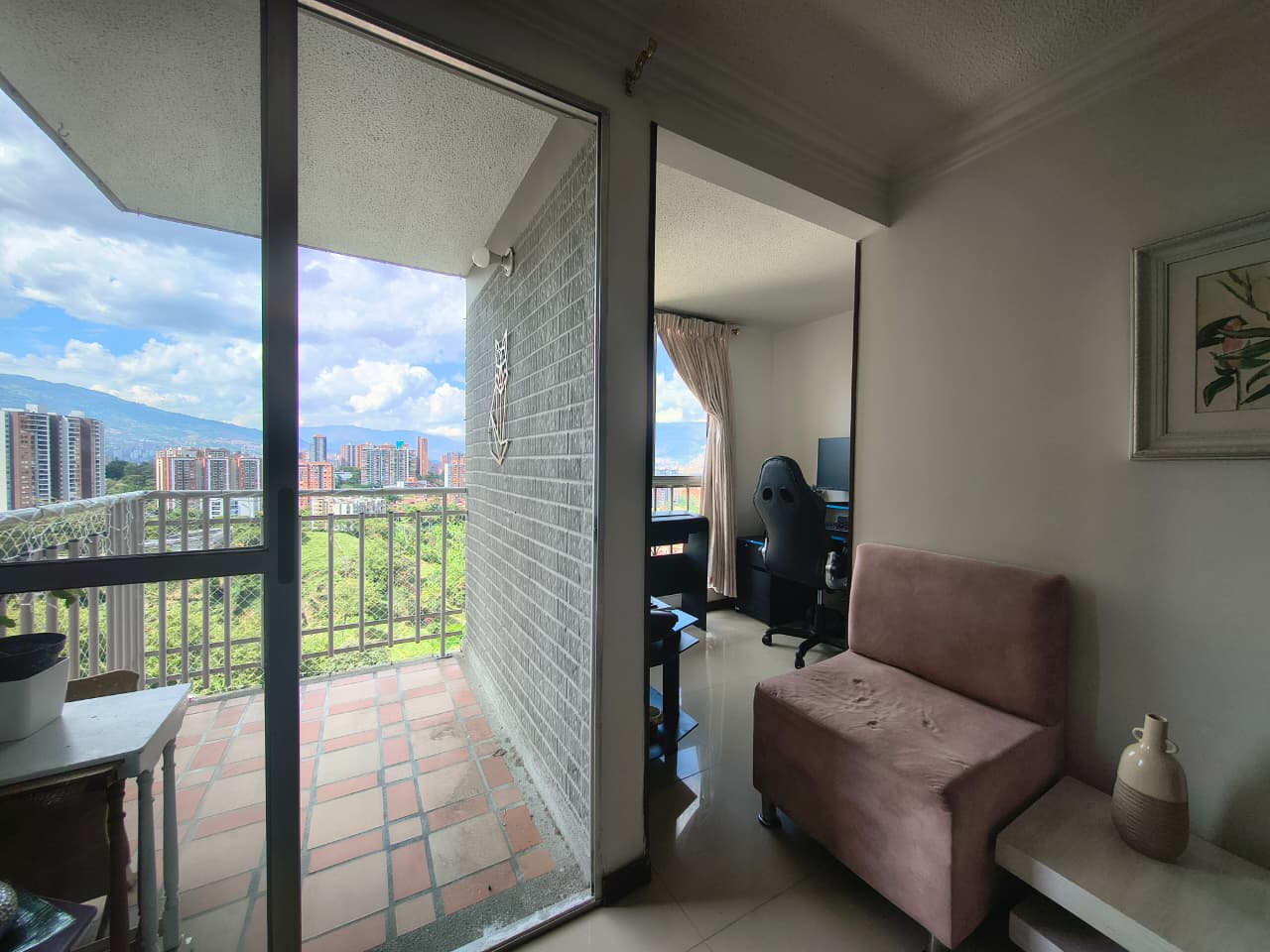 Apartamento para la venta en Loma de los Bernal Medellin