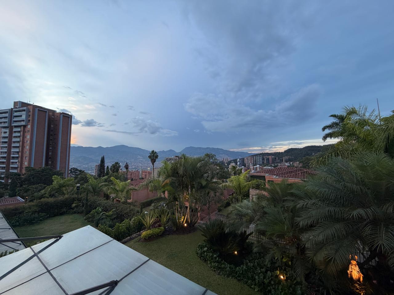 Casa en  venta en la Calera el    Poblado Medellin