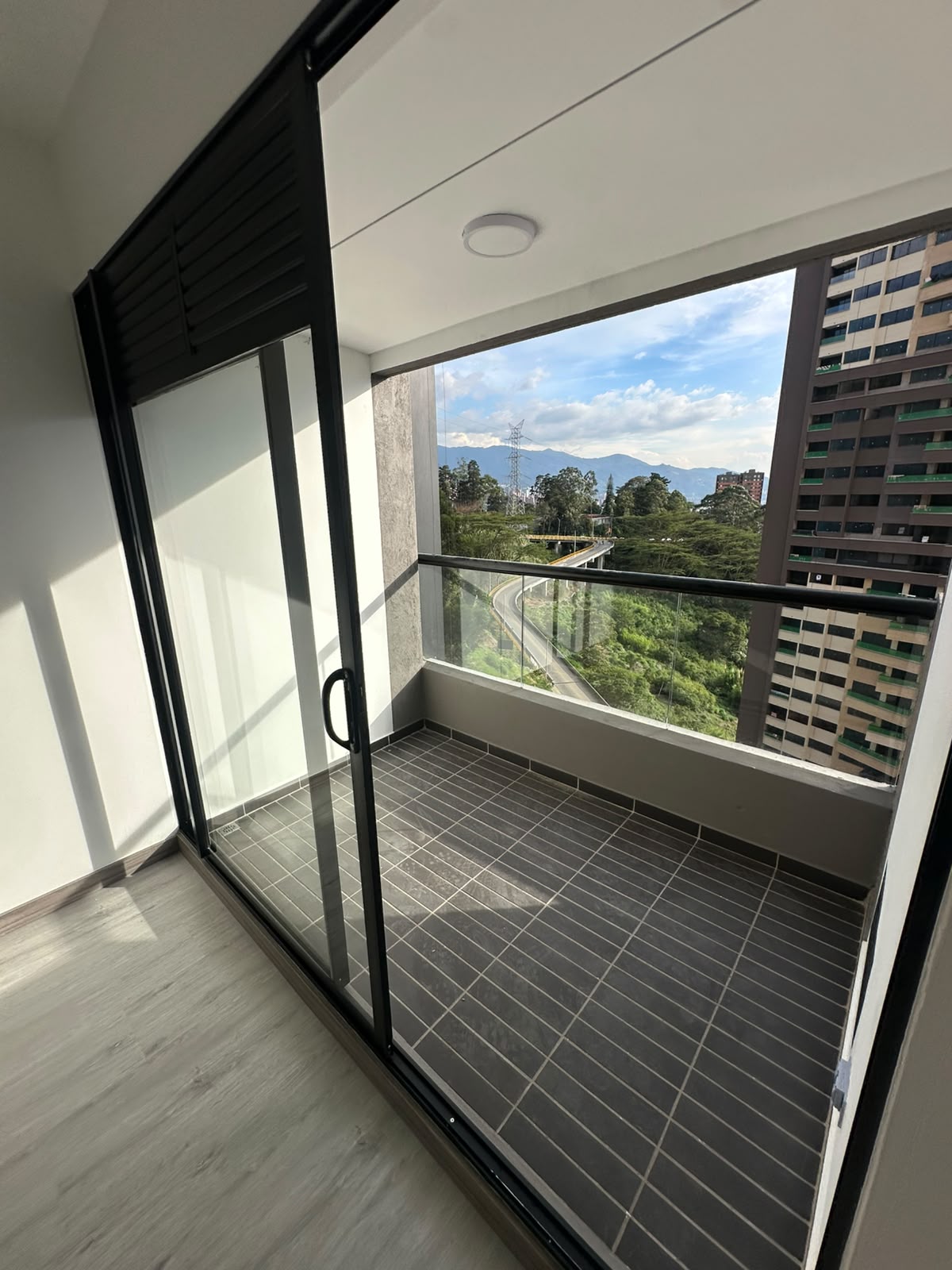 Apartaestudio para estrenar en arriendo en Las Palmas Medellín