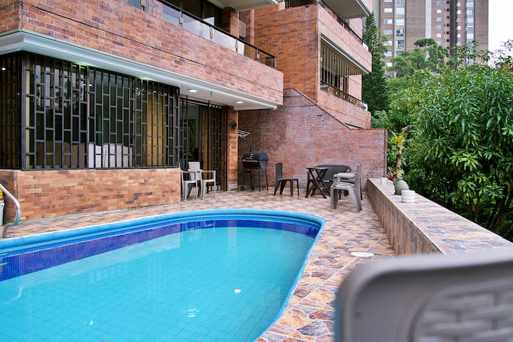 Apartamento para la venta en Medellin Poblado Los Parra