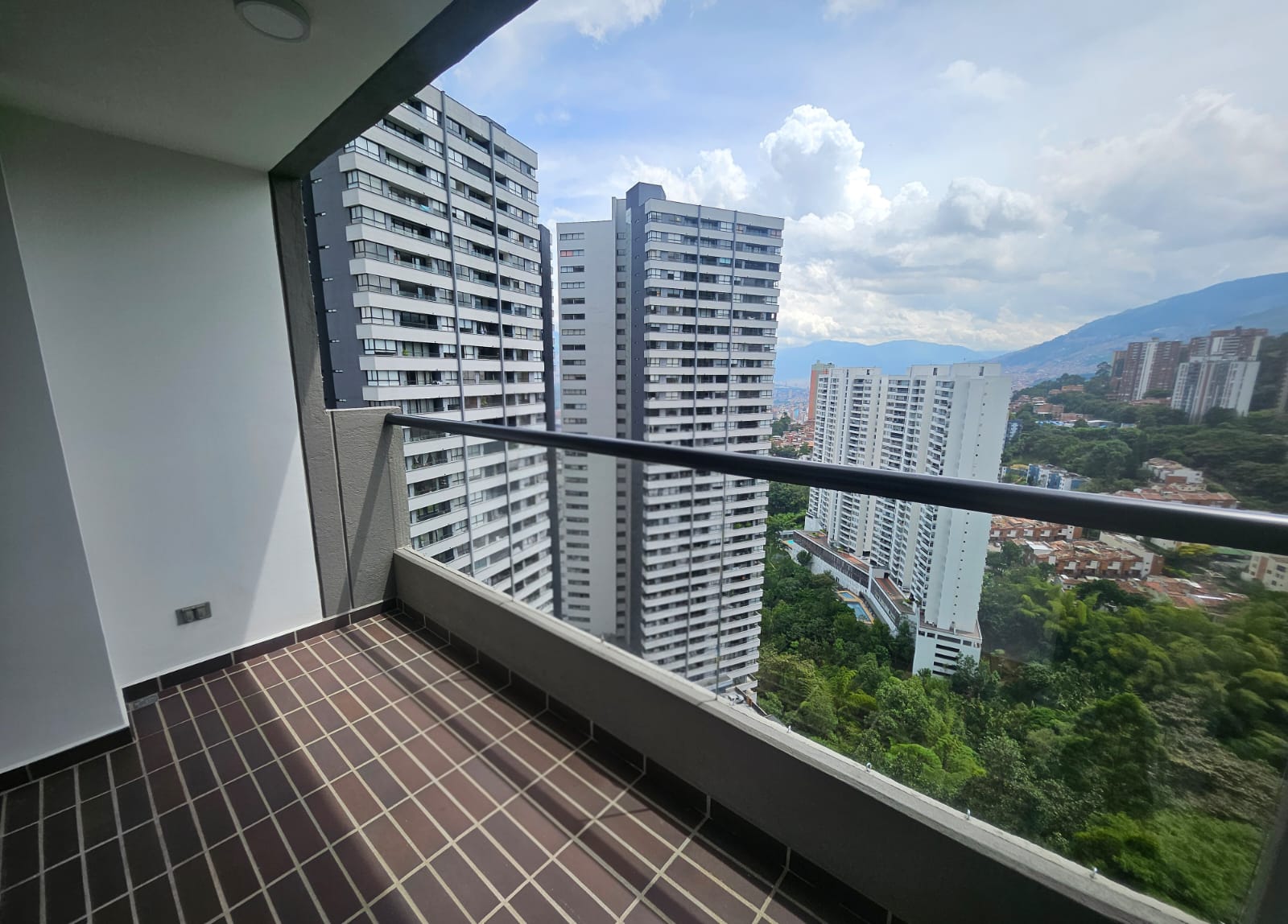 Apartamento para estrenar en arriendo en Las Palmas Medellín