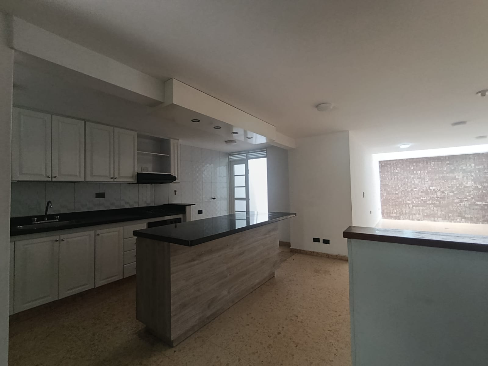 Casa para Arriendo  en Loma de los Bernal Medellín