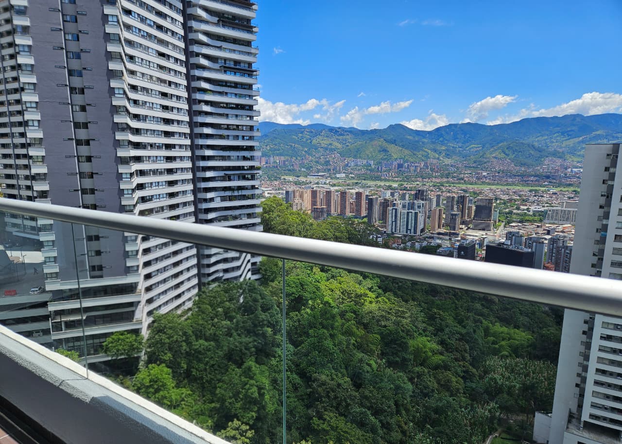 Apartamento para arriendo en El Poblado Loma del Indio