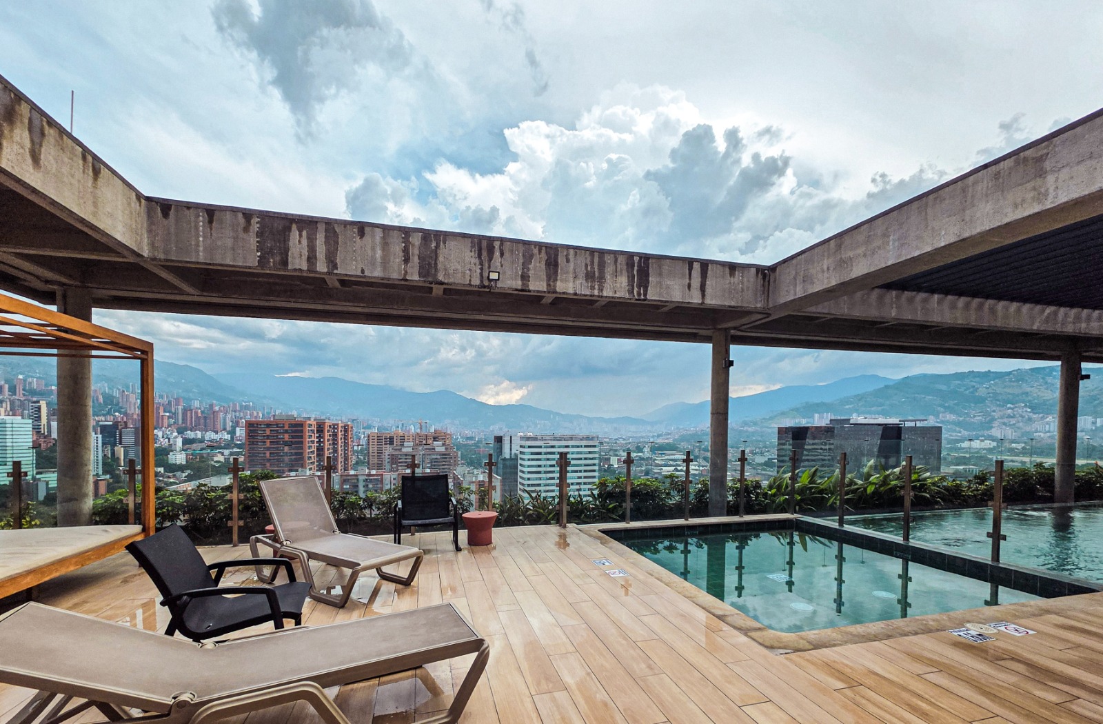 Apartaestudio amoblado para arriendo en Ciudad del Río El Poblado