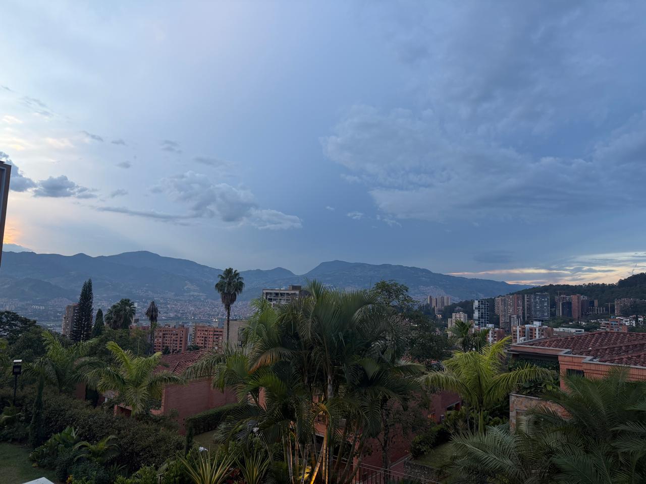 Casa en  venta en la Calera el    Poblado Medellin