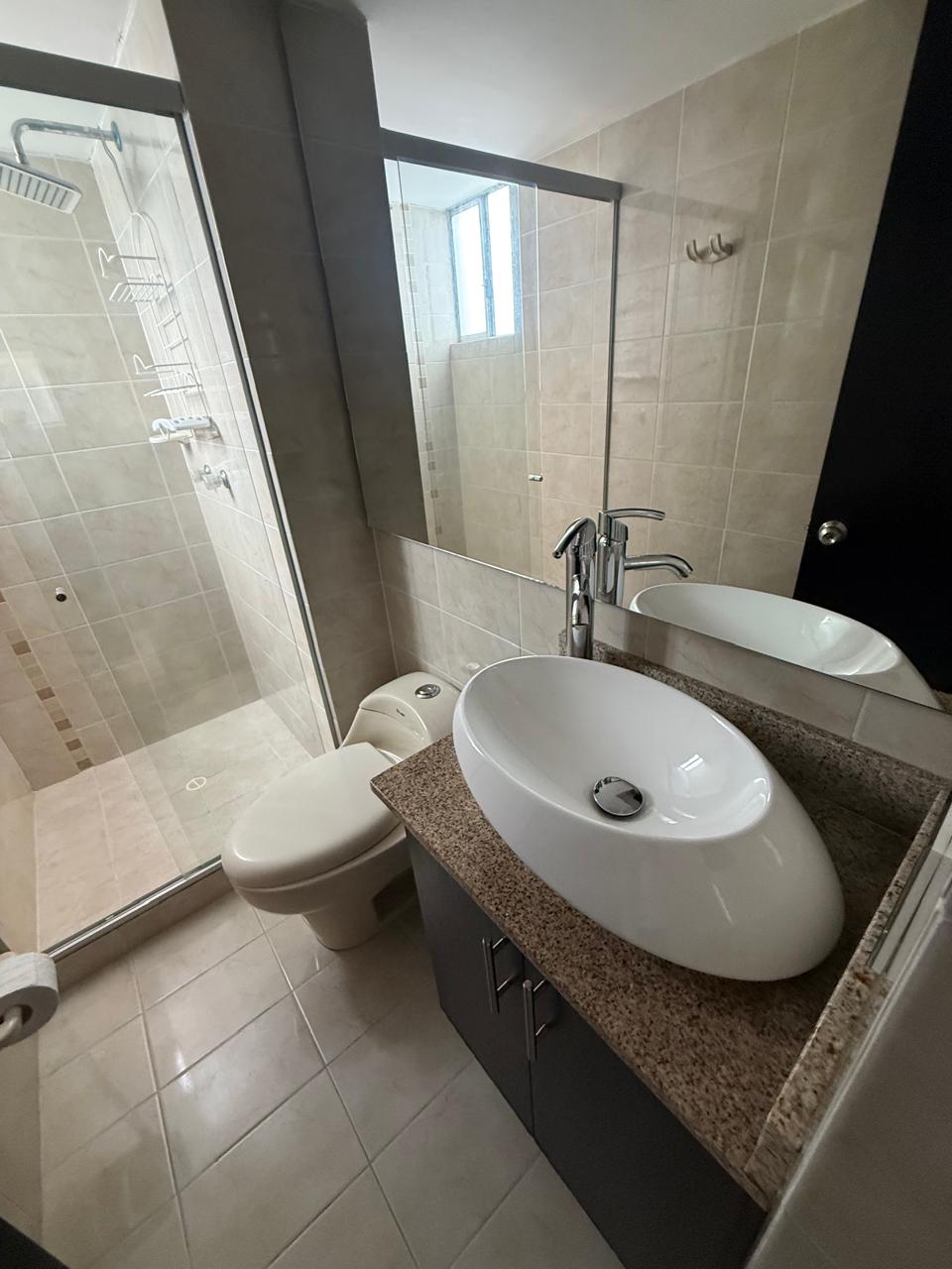 Venta de apartamento en Loma de Los Bernal  Medellin