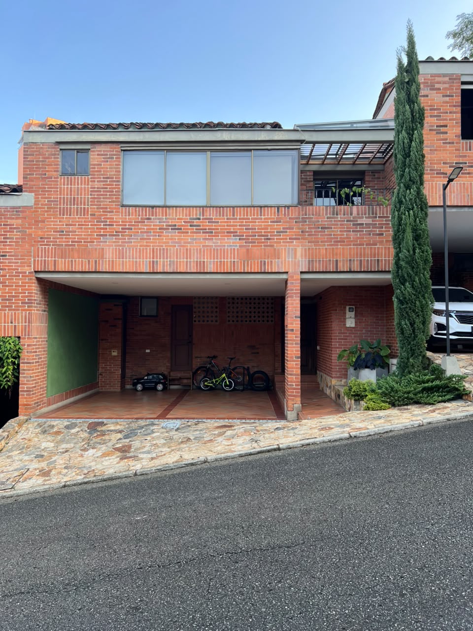 Casa en  venta en el  Poblado Medellin cerca del Tesoro