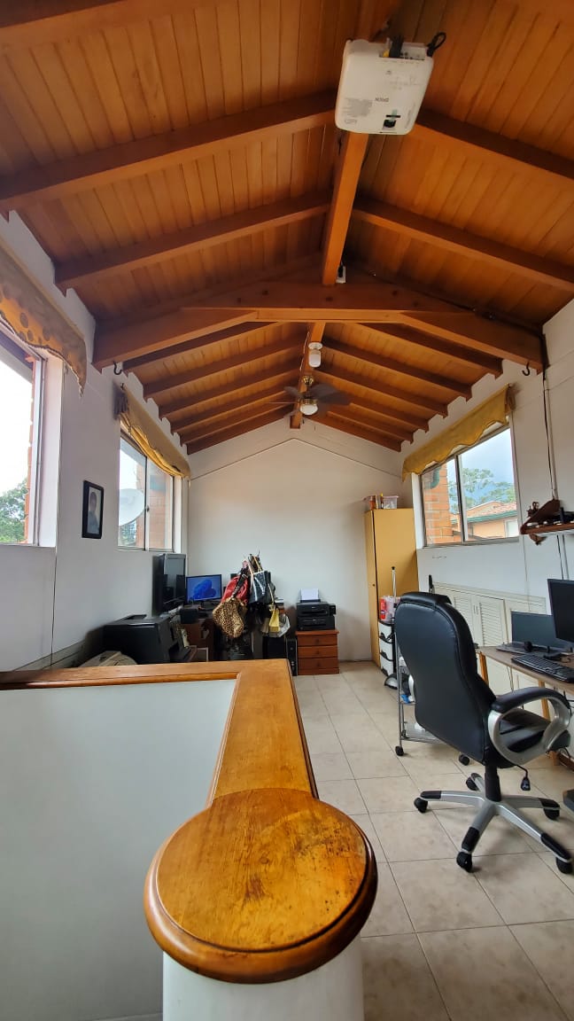 Casa para la venta en La Mota Medellín