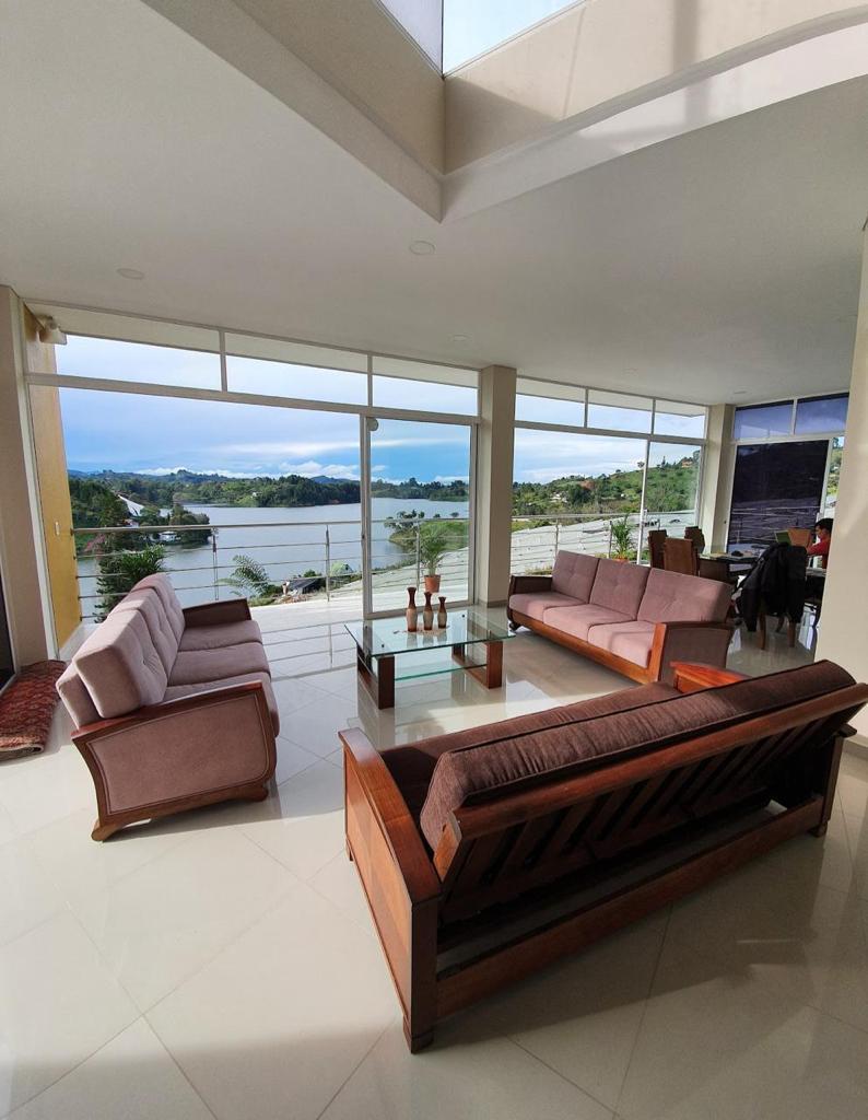 Casa finca en venta en Guatapé  Antioquia con acceso a la represa