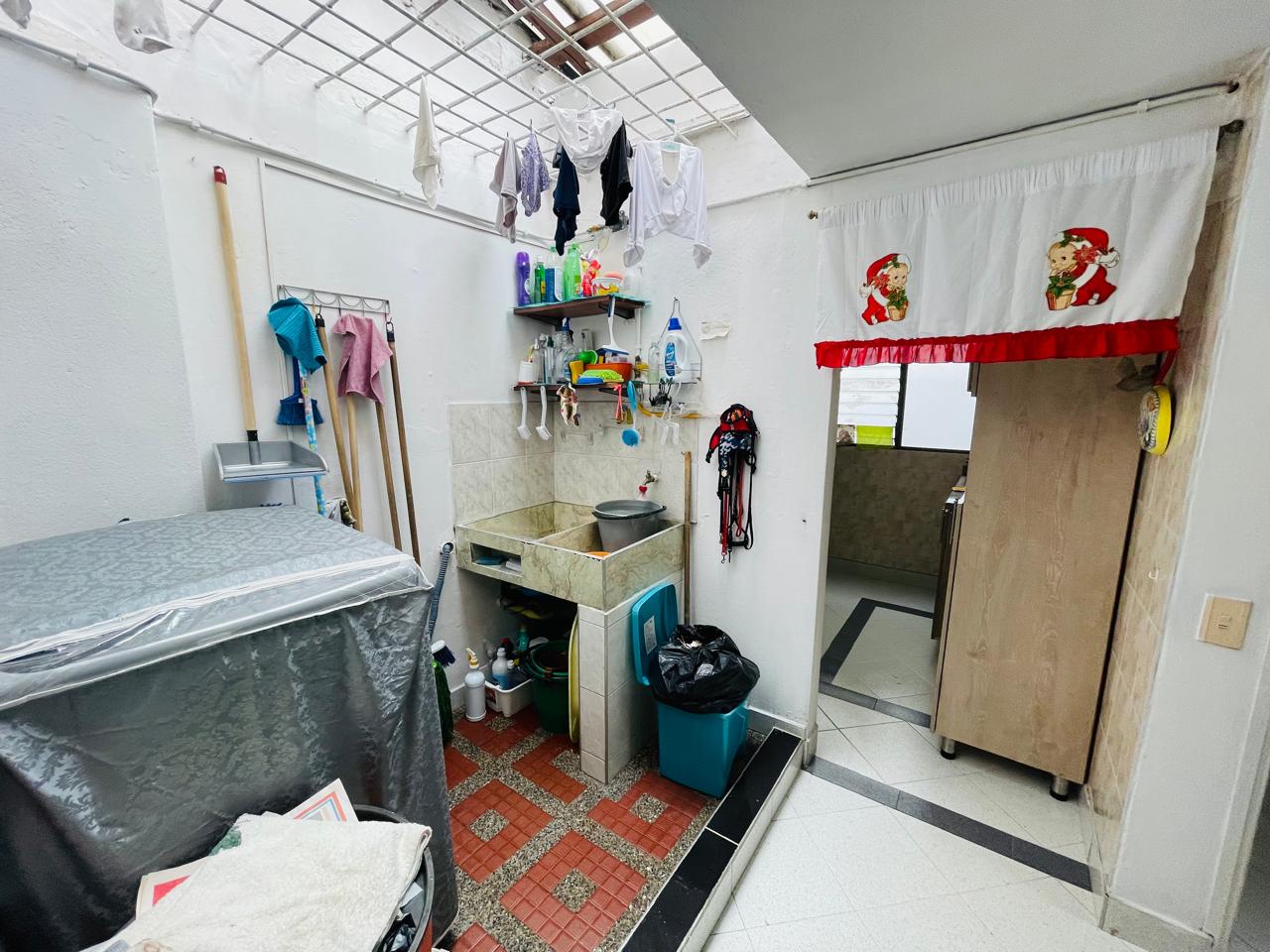 VENDO CASA EN ROBLEDO LOPEZ DE MESA MEDELLIN