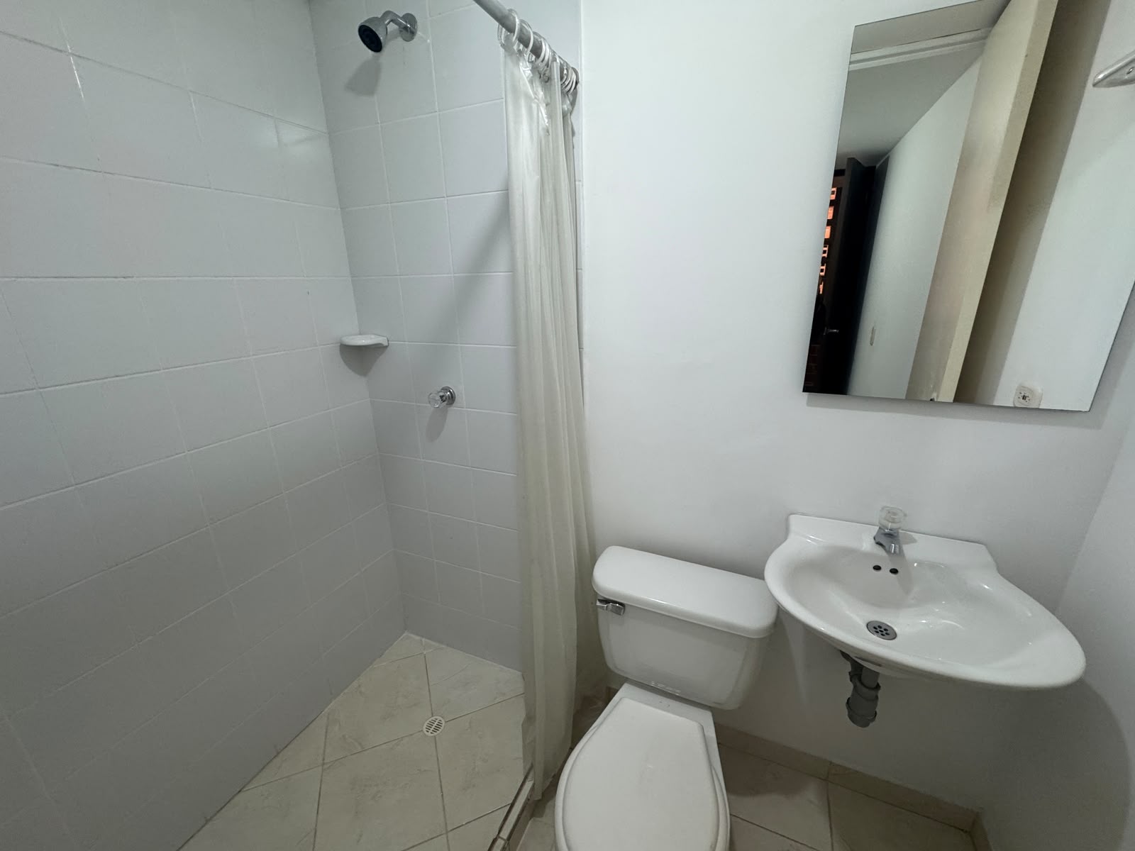 Apartamento para arriendo loma de san José parte baja