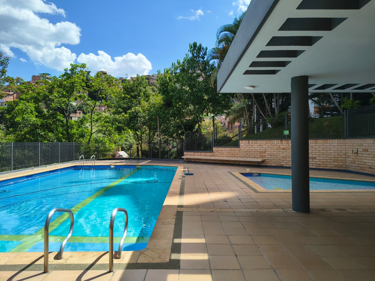 Apartamento para la venta en Loma de los Bernal Medellin