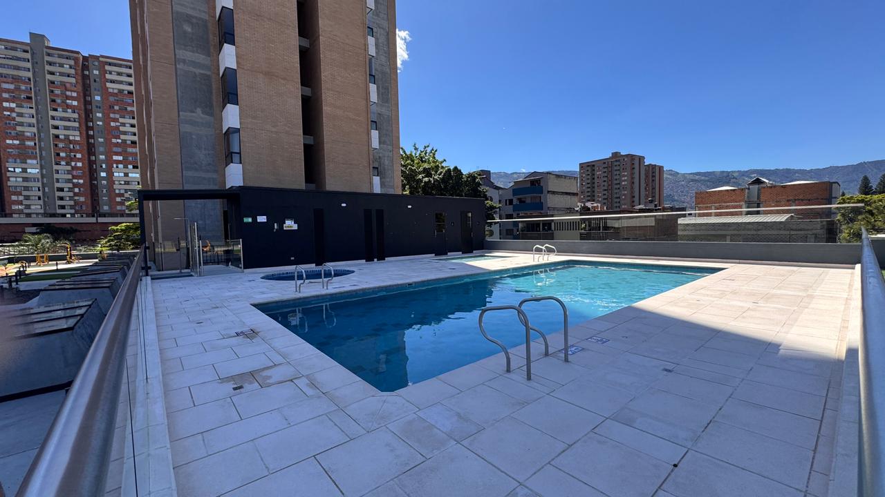 Apartamento en venta en Los Colores   Medellín