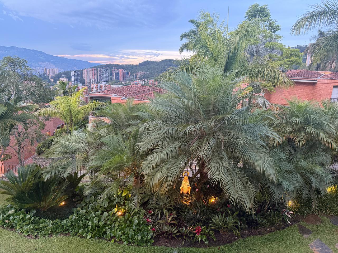 Casa en  venta en la Calera el    Poblado Medellin