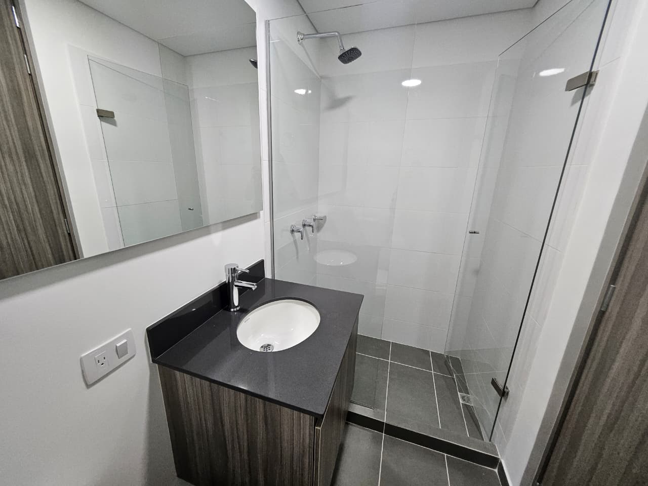 Venta de apartamento en El Poblado Las Palmas para estrenar