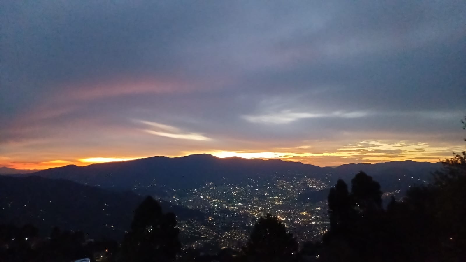 Casa en venta para estrenar en las Palmas Medellin