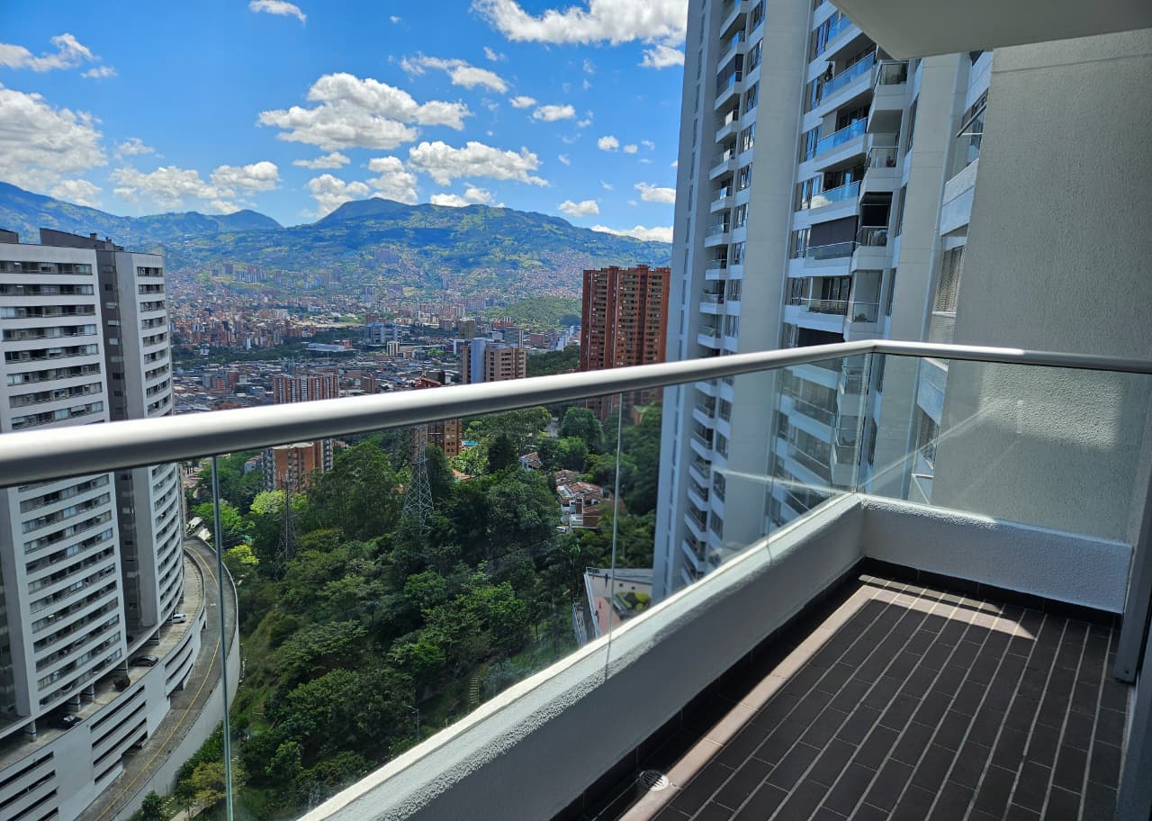 Apartamento para arriendo en El Poblado Loma del Indio
