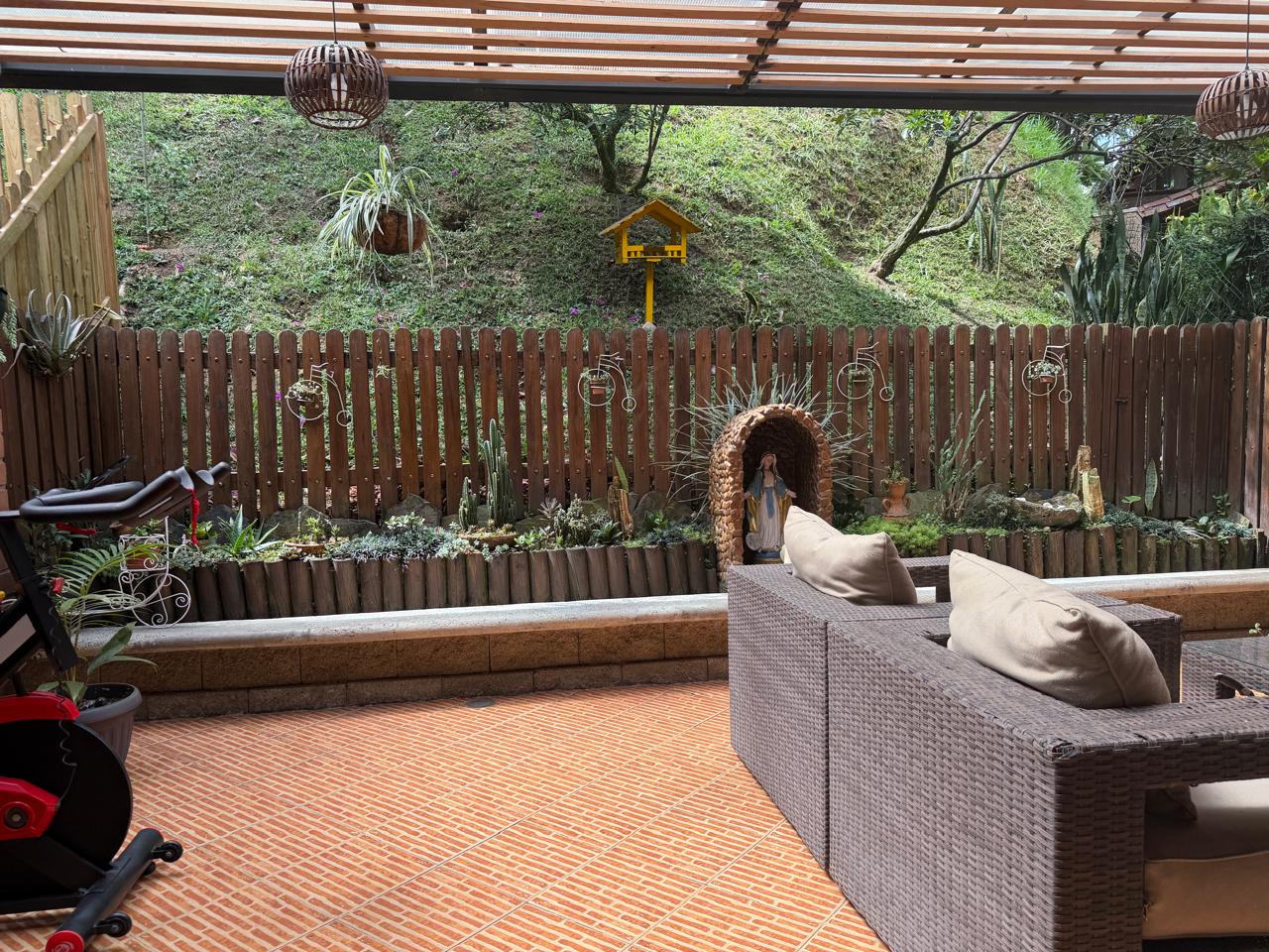 Casa para la venta en Envigado   sector Cumbres