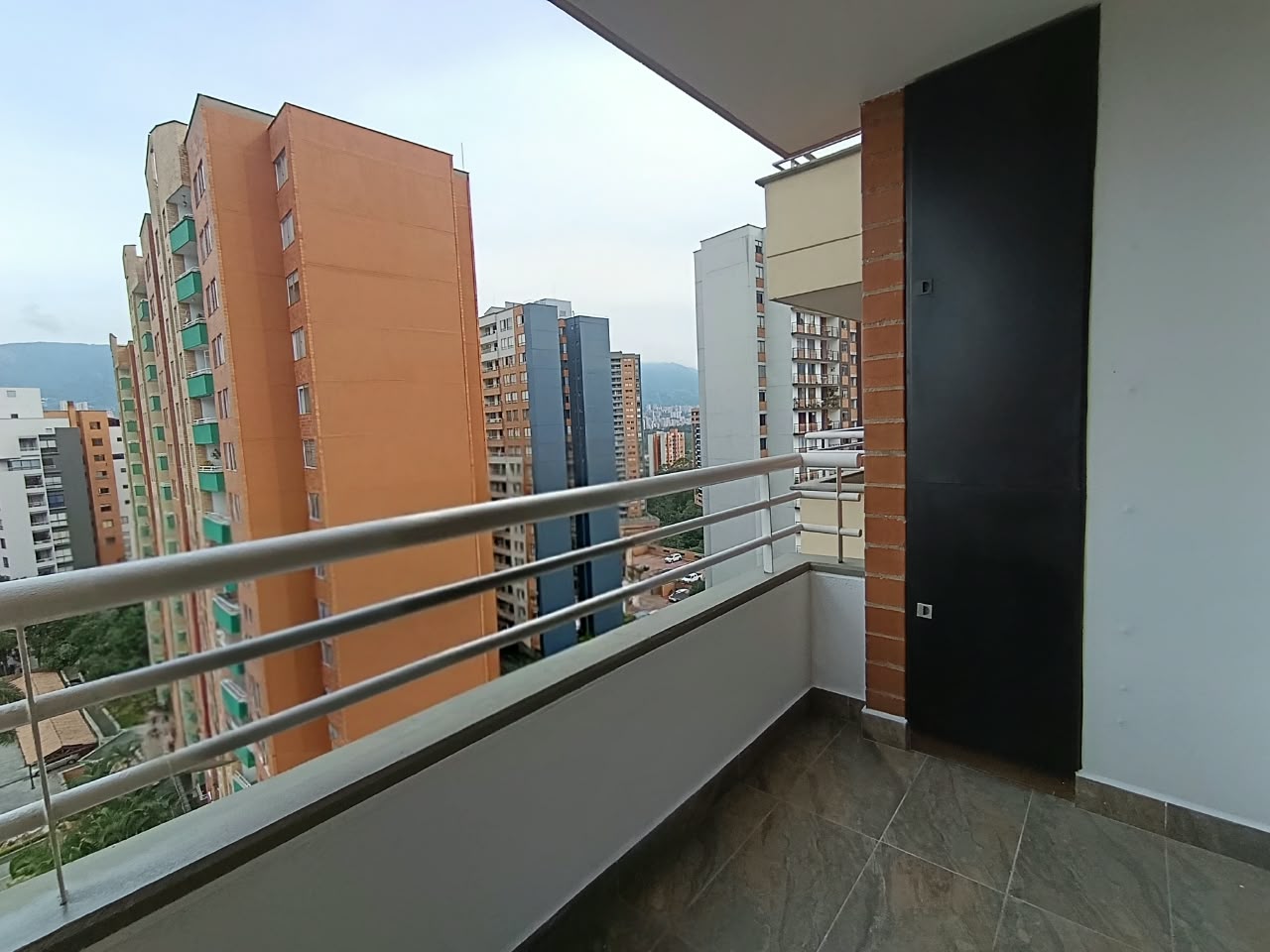 Apartamento en arriendo en Loma de los Bernal Medellín