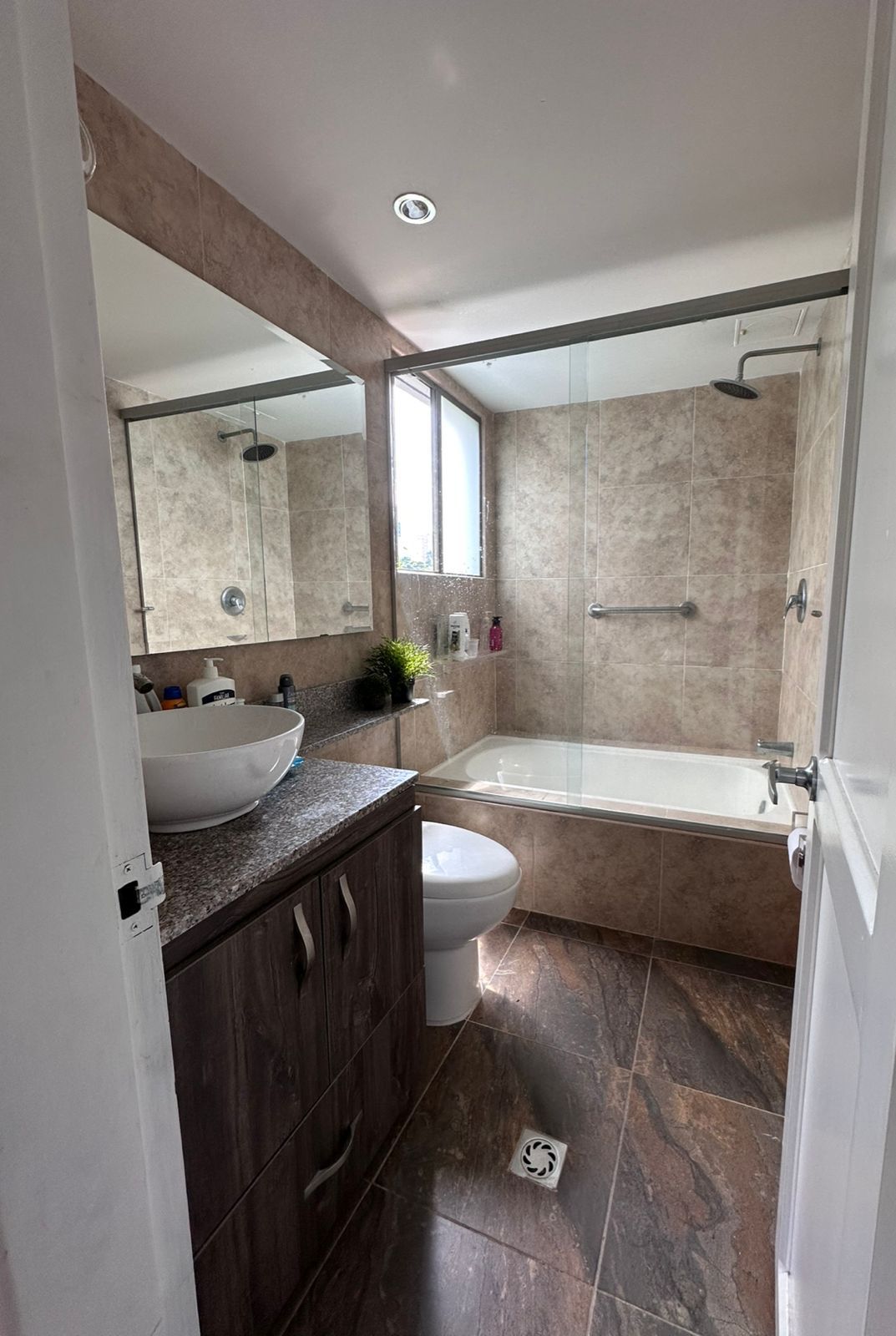 VENDO APARTAMENTO (BAJO DE PRECIO) EL POBLADO MEDELLIN