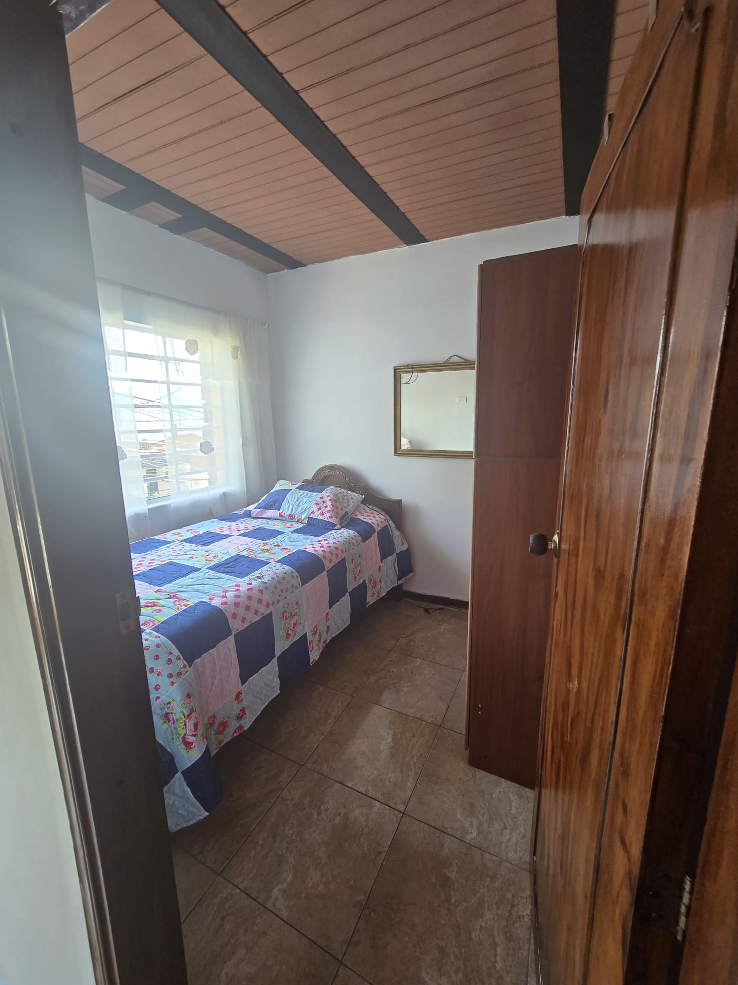 Venta de casa en Manrique central segundo piso con terraza