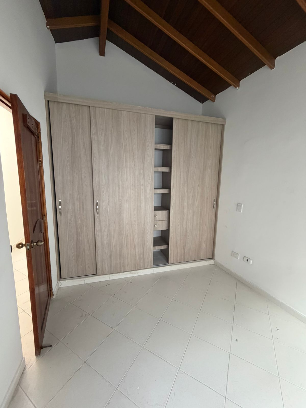 Apartamento para arriendo en Laureles avenida Nutibara