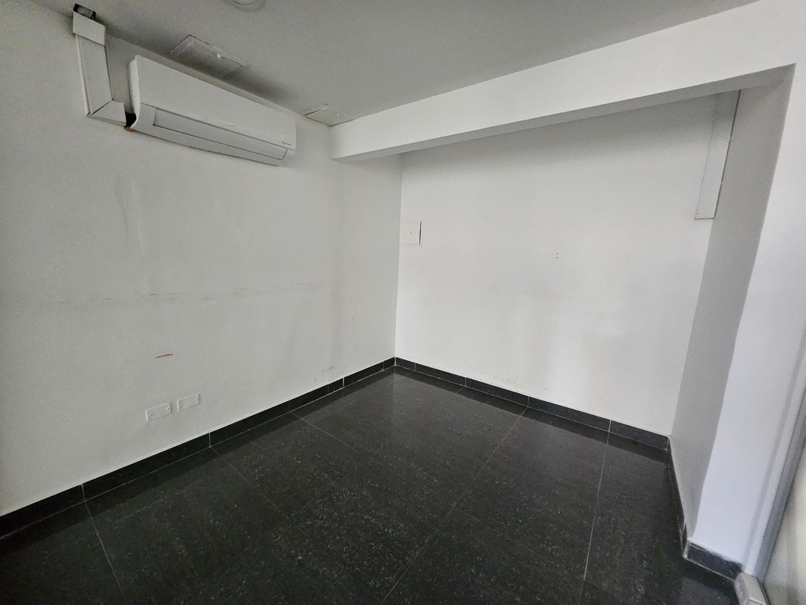 Casa comercial para arriendo en La 80 Floresta