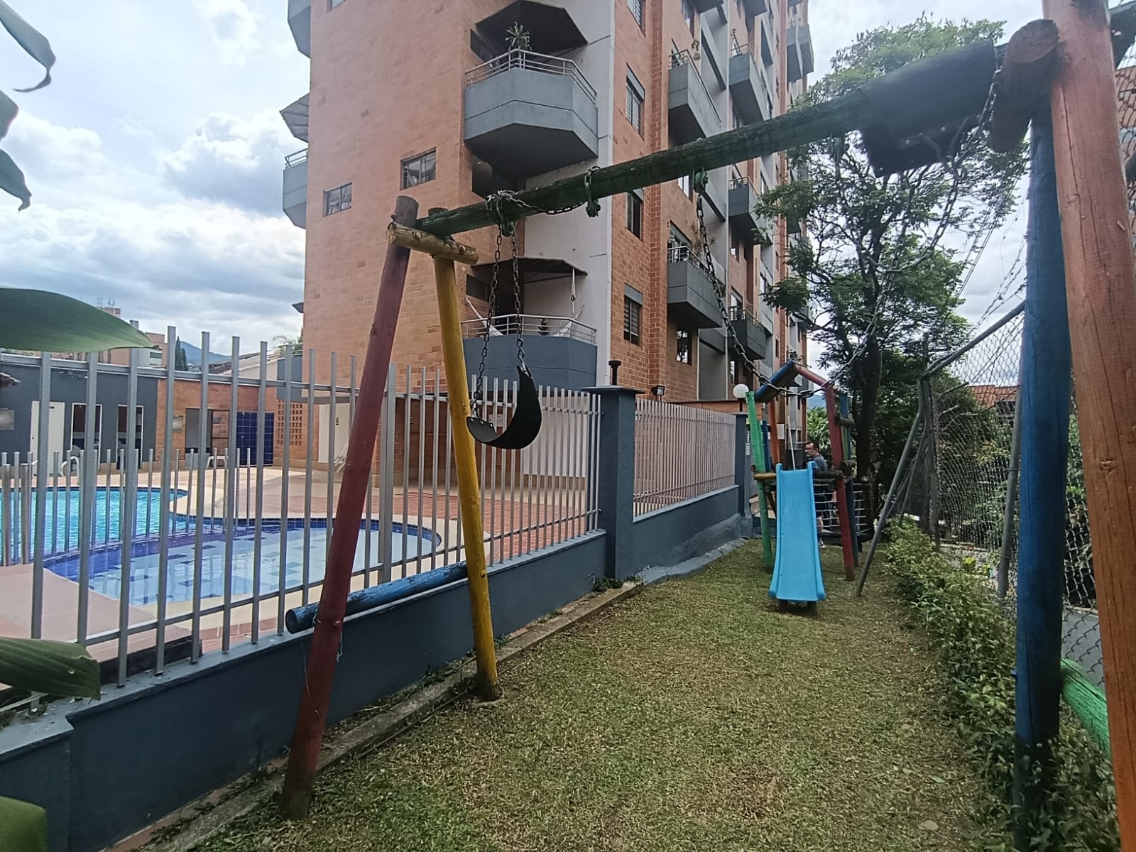 Apartamento Dúplex  en Arriendo Loma de los Bernal