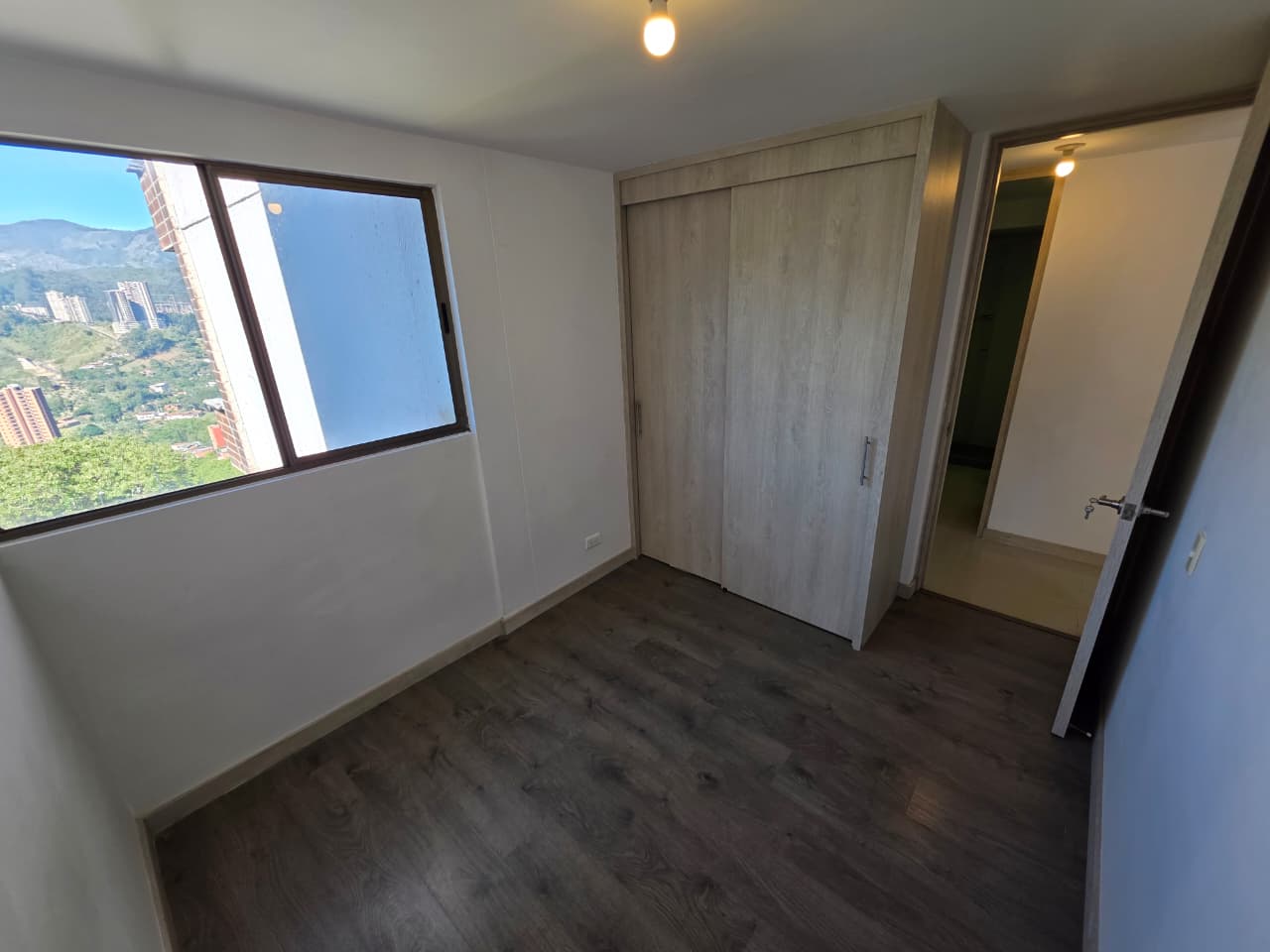 Apartamento en venta Las Lomitas Sabaneta - parqueadero y util