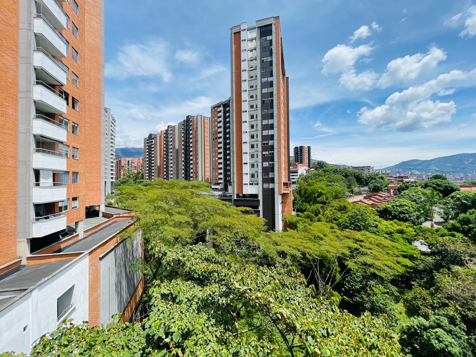Apartamento en venta La Abadía Envigado – 83 m² + 2 parqueaderos