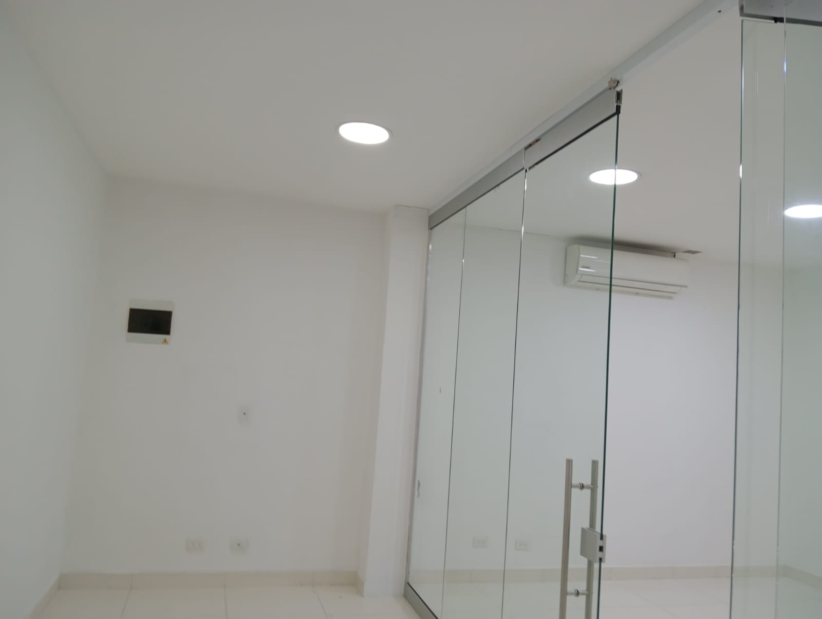 OFICINA A LA VENTA EN EL POBLADO