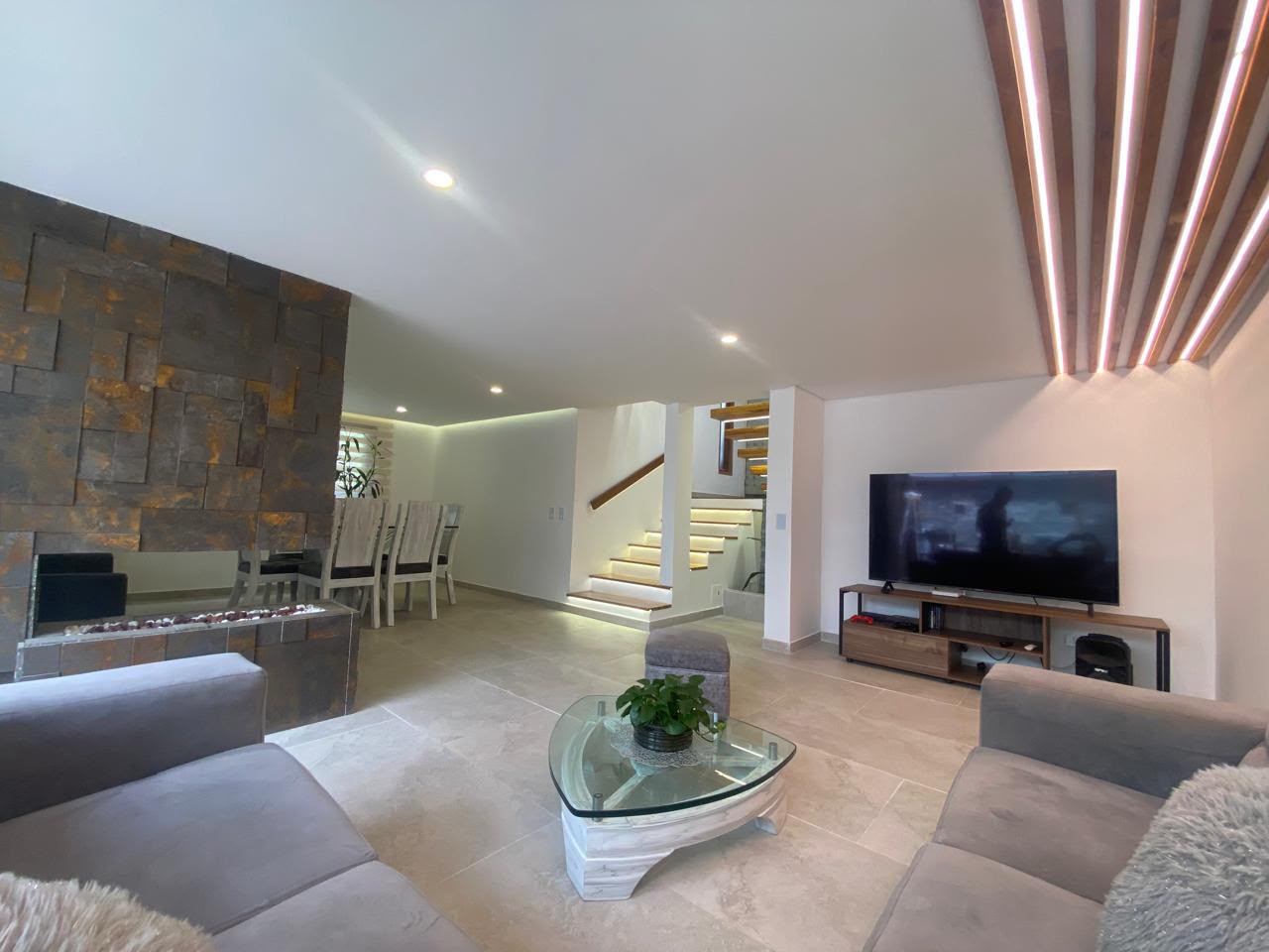 Casa para venta en loma del Escobero parte baja Envigado
