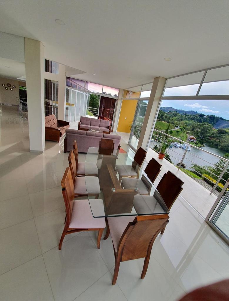 Casa finca en venta en Guatapé  Antioquia con acceso a la represa