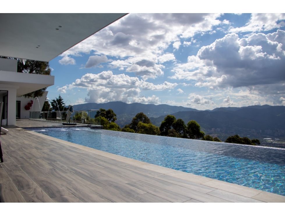 Exclusiva casa en venta en las Palmas Medellin