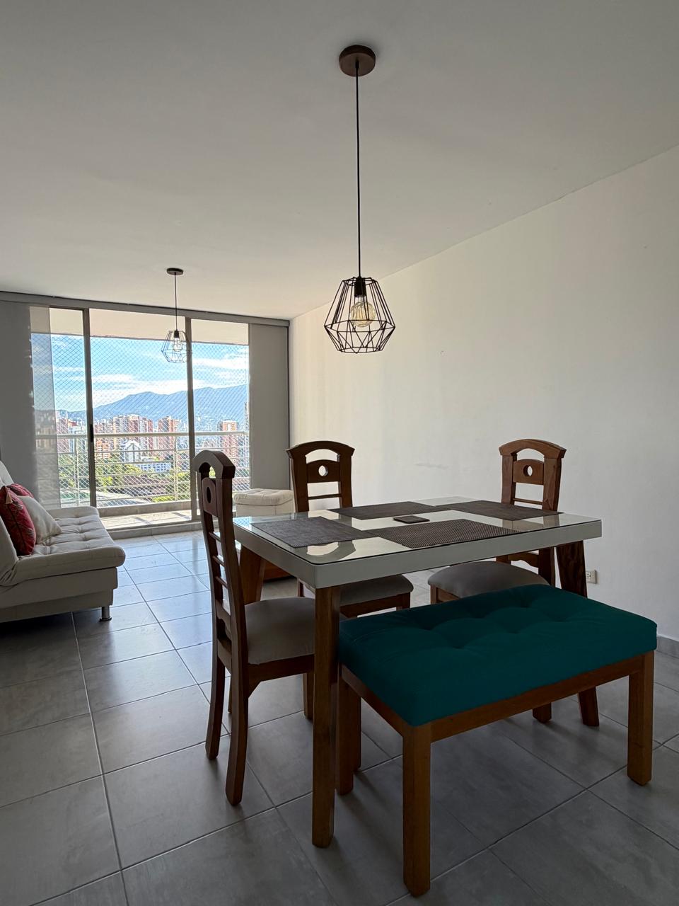 Apartamento amoblado en arriendo en El Poblado sector Los Balsos