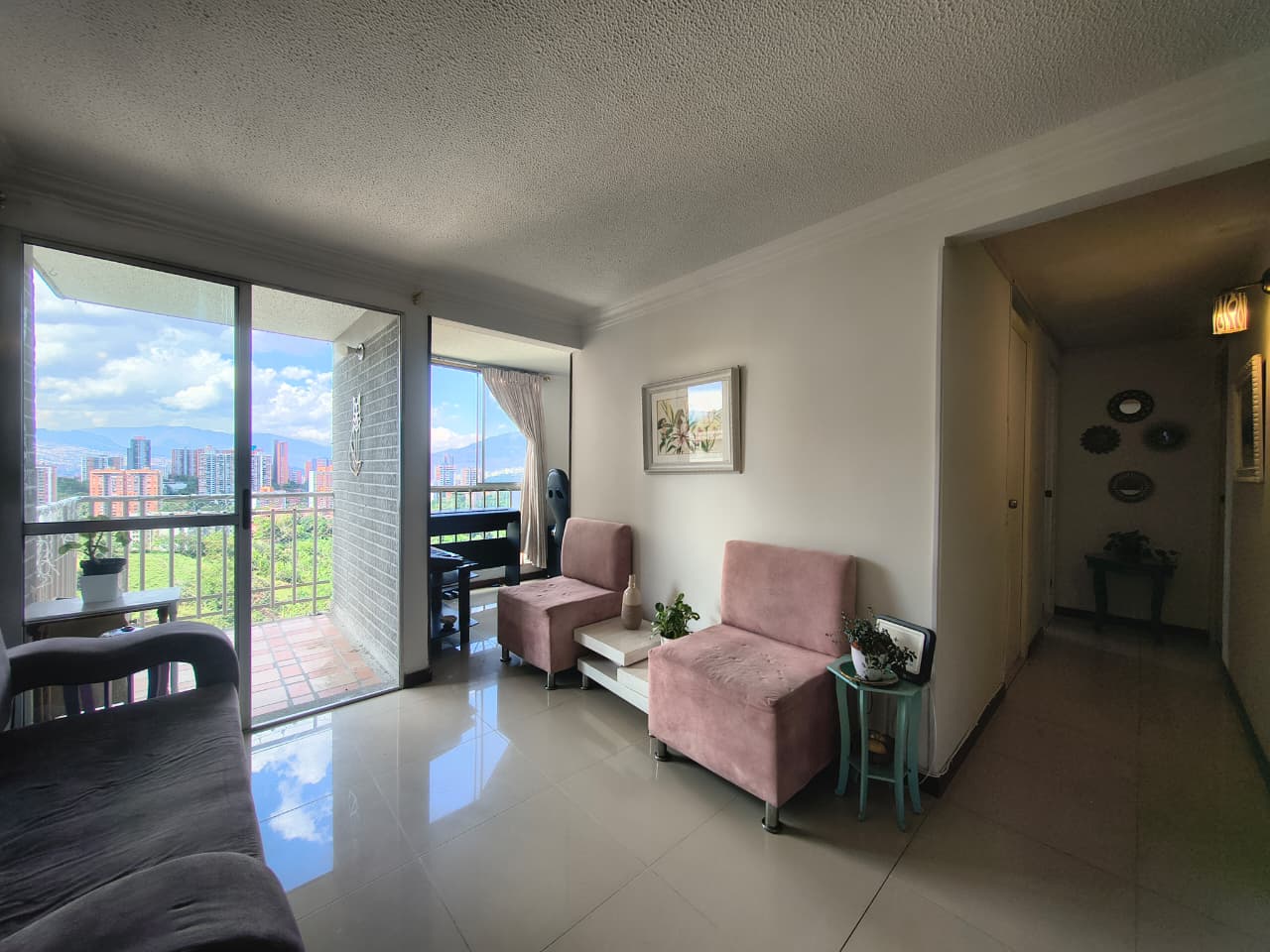 Apartamento para la venta en Loma de los Bernal Medellin