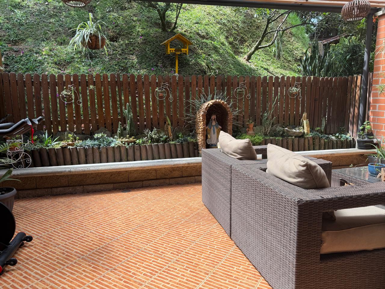 Casa para la venta en Envigado   sector Cumbres