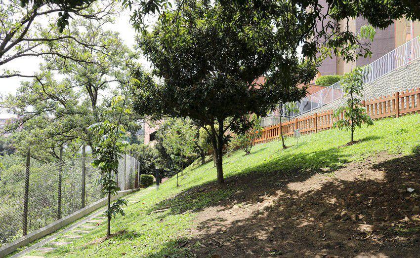 Apartamento amoblado en arriendo Loma de San Julian Poblado