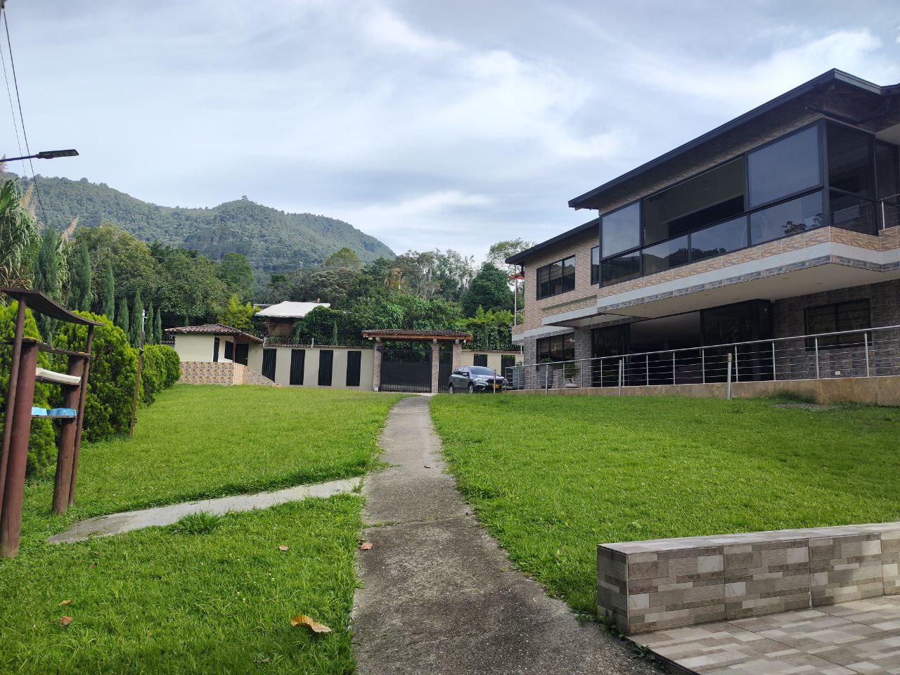 Casa para la venta INDEPENDIENTE en El Escobero parte baja