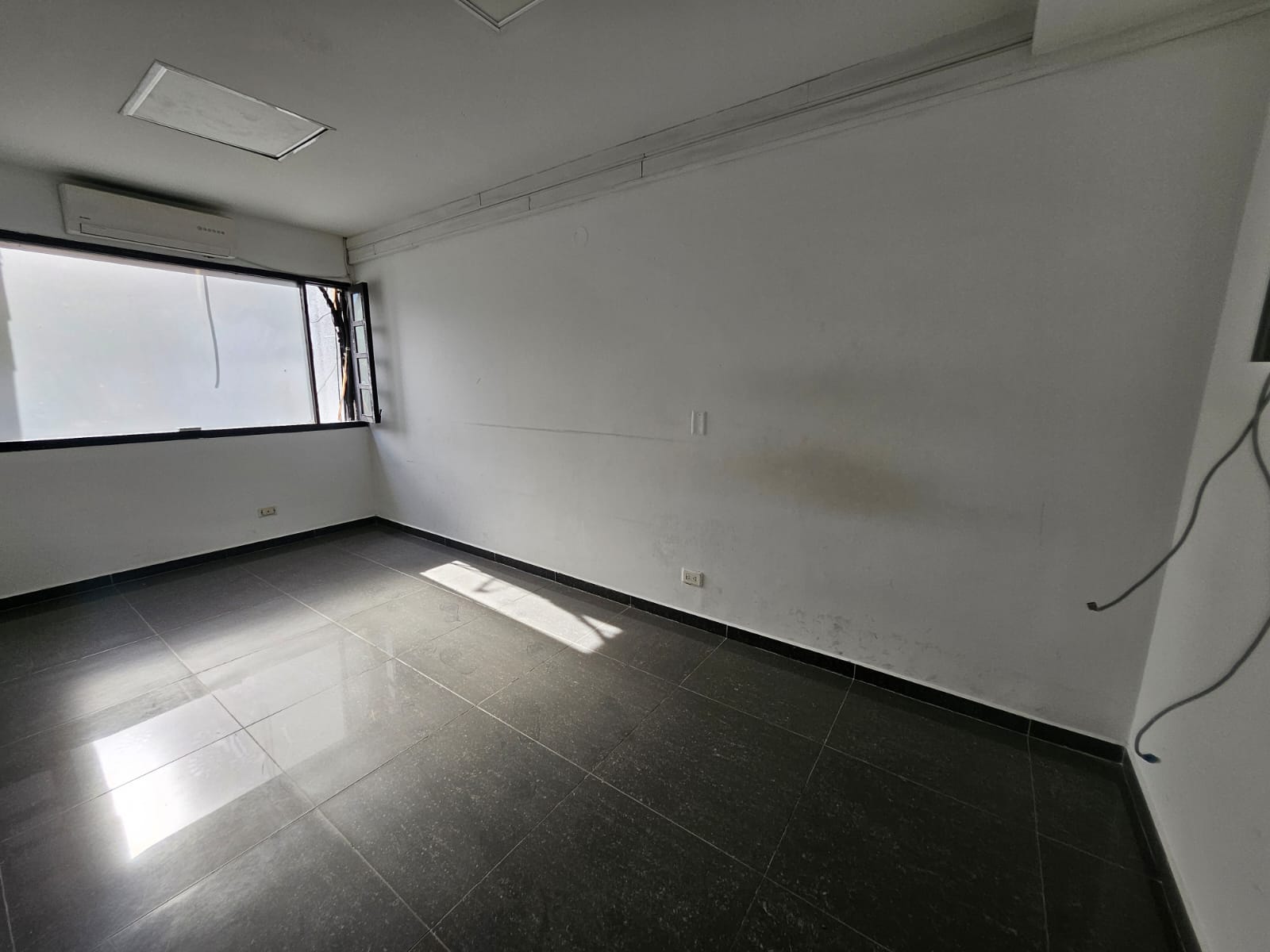 Casa comercial para arriendo en La 80 Floresta