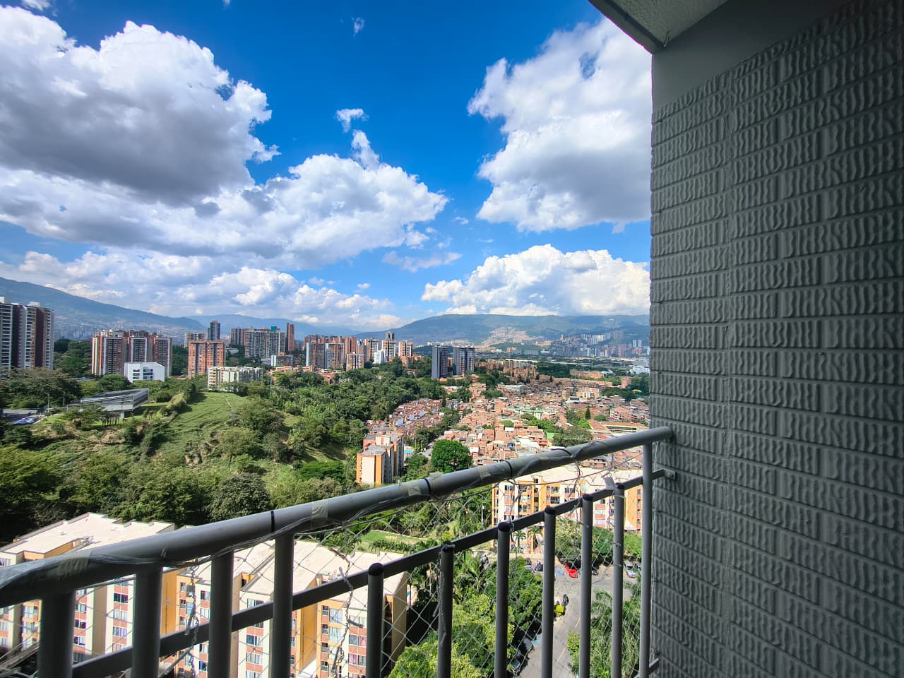 Apartamento para la venta en Loma de los Bernal Medellin
