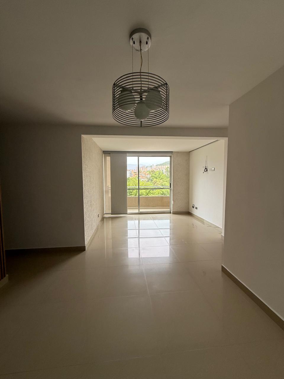 Venta de apartamento en Loma de Los Bernal  Medellin