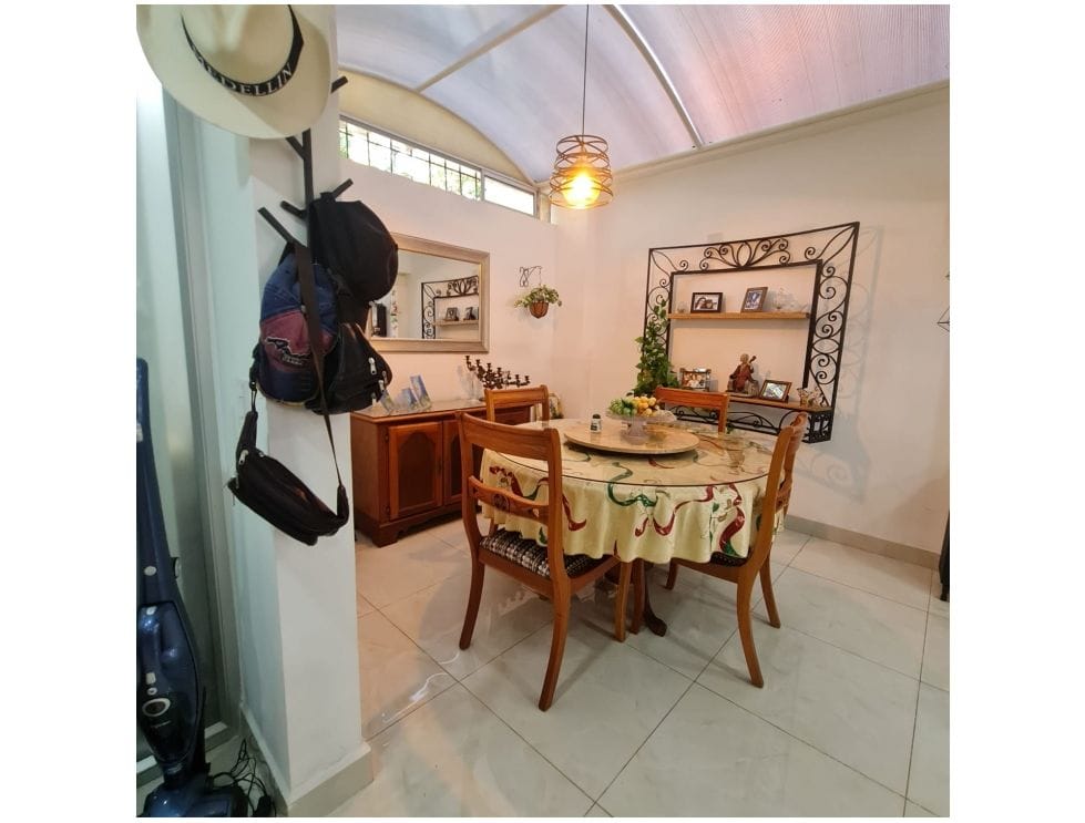 Casa para la venta en La Mota Medellin