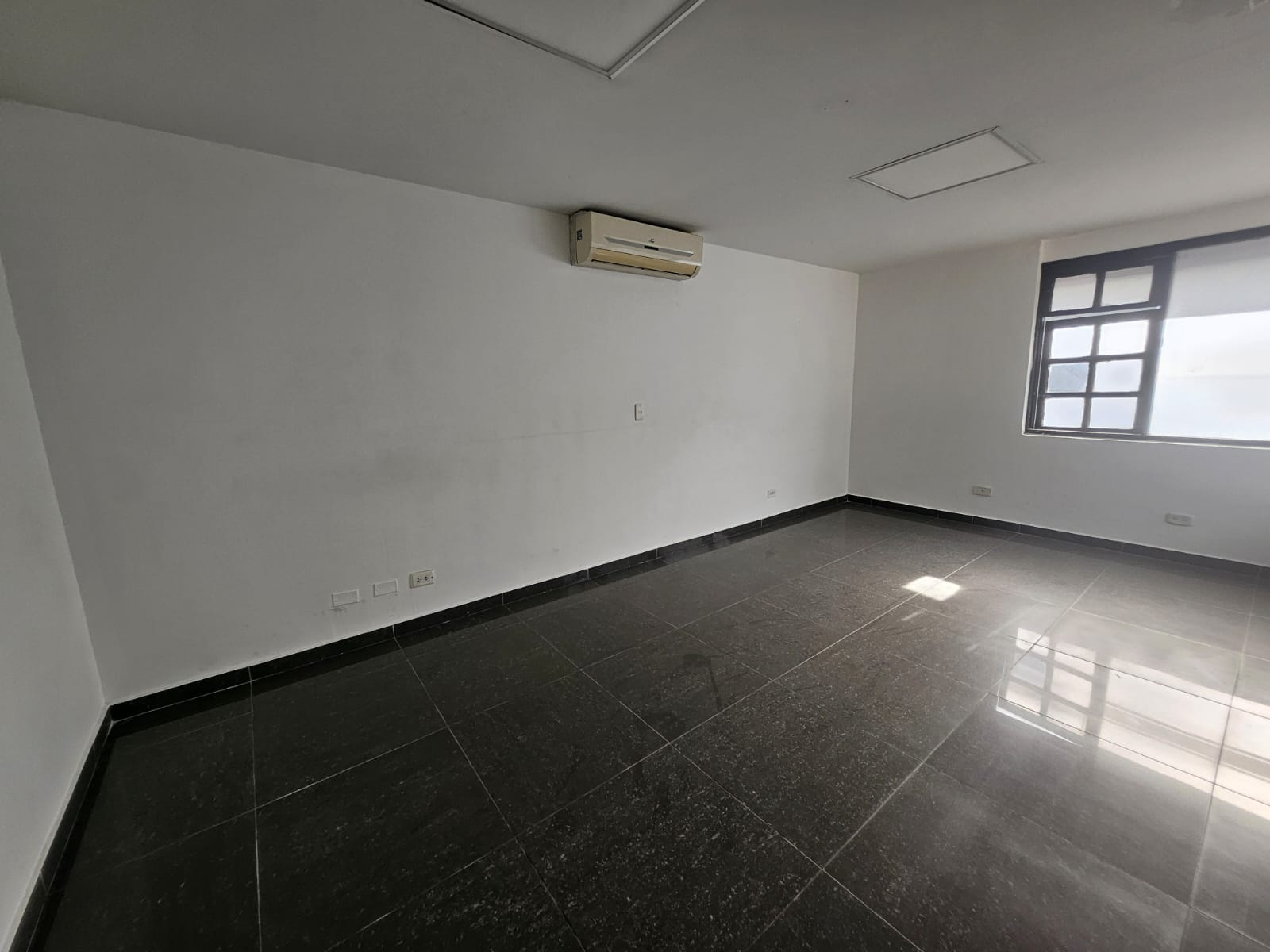 Casa comercial para arriendo en La 80 Floresta