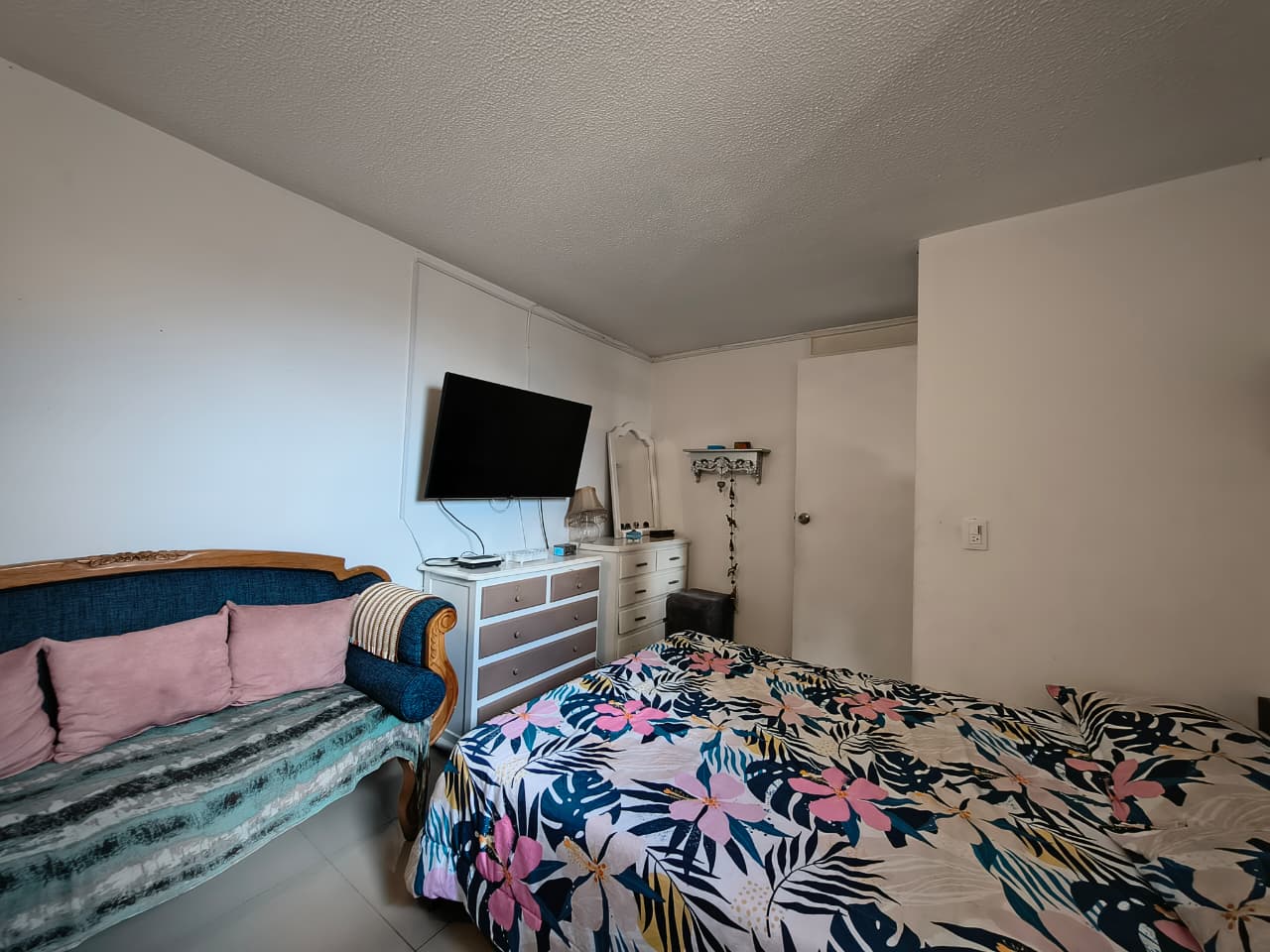 Apartamento para la venta en Loma de los Bernal Medellin