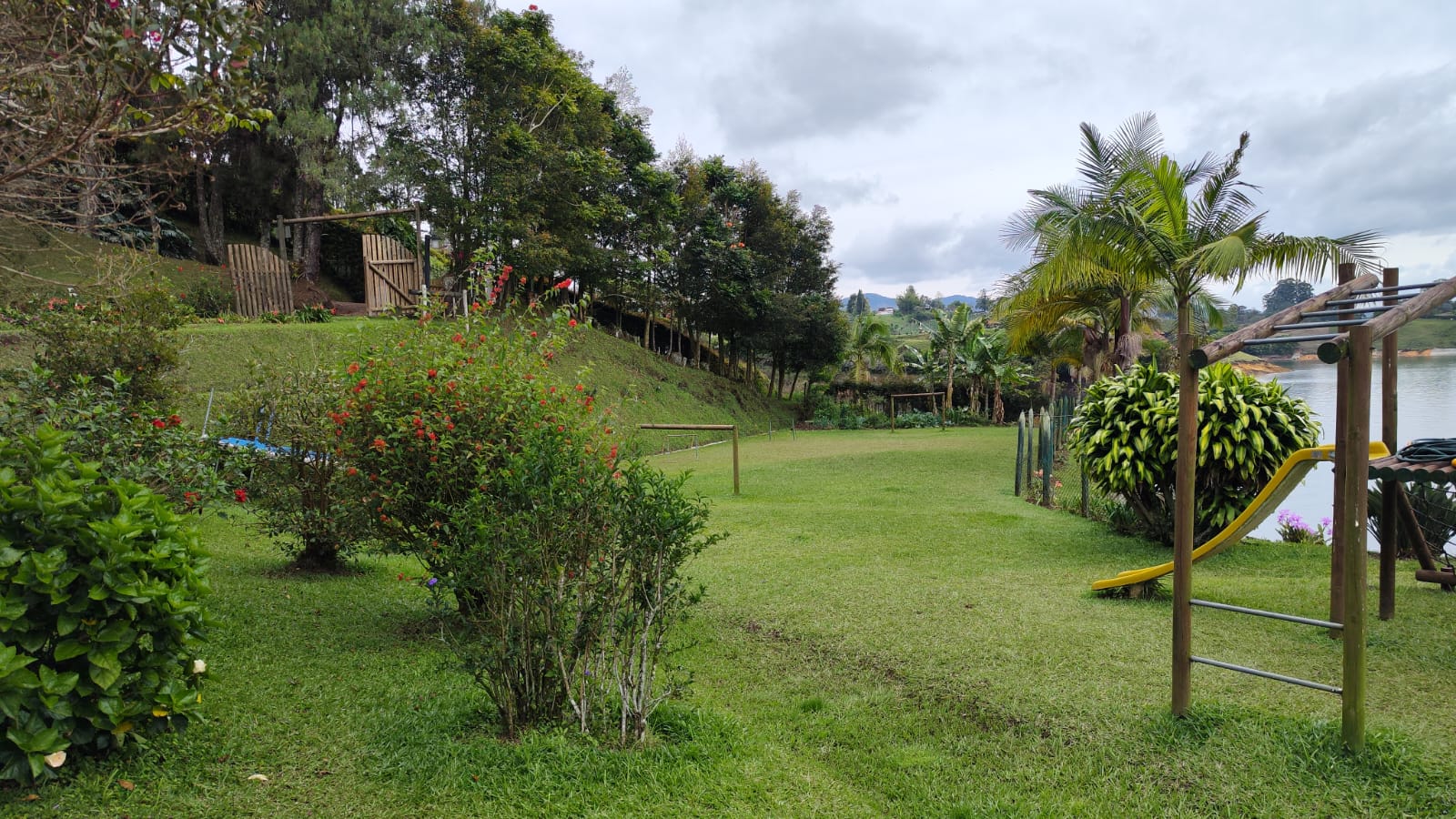 Casa finca en venta en Guatape  Antioquia con acceso a la represa