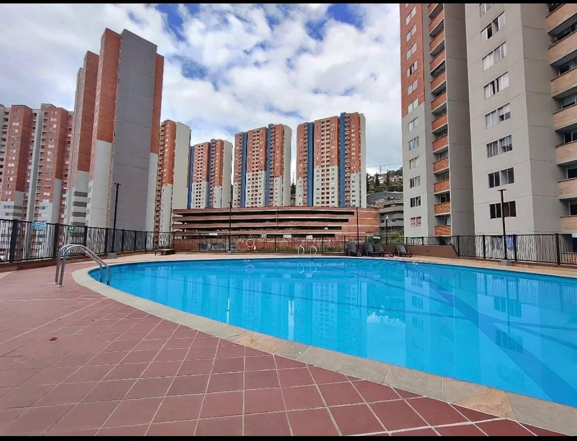 Apartamento en venta en Robledo Pajarito-Las Lunas *Obra gris*