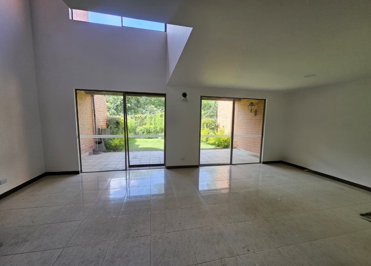 Casa en arriendo en Envigado Loma del Chocho