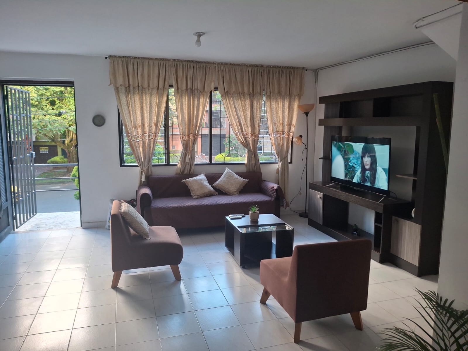 Casa comercial para arriendo en Laureles Medellín